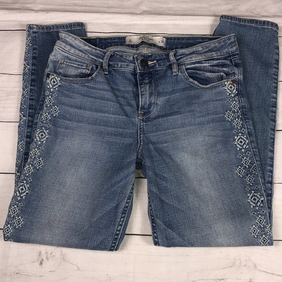 Abercrombie & Fitch Denim - Abercrombie & Fitch Blue Jeans Embroidered Size 28
